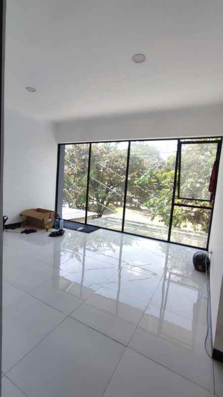 dijual rumah jl kopo permai