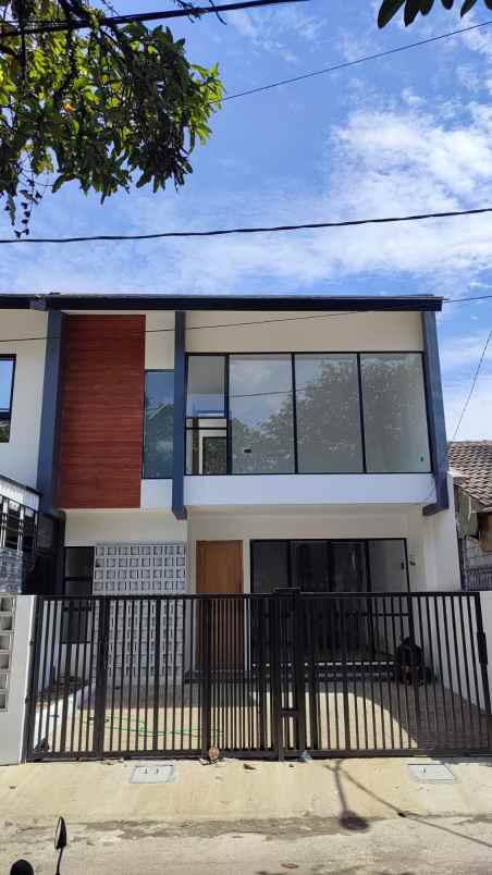 dijual rumah jl kopo permai