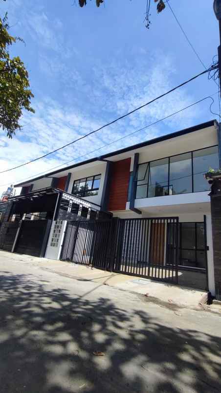 dijual rumah jl kopo permai