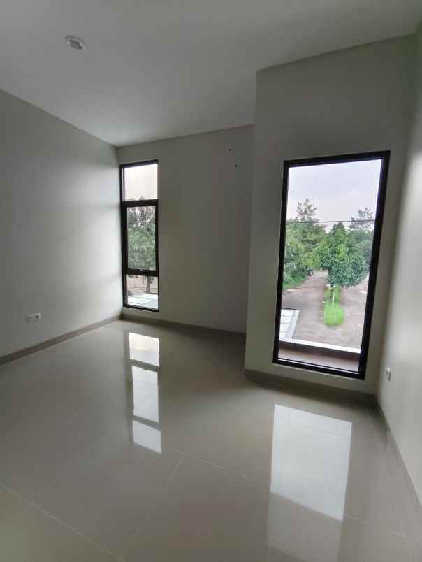 dijual rumah jl margahayu