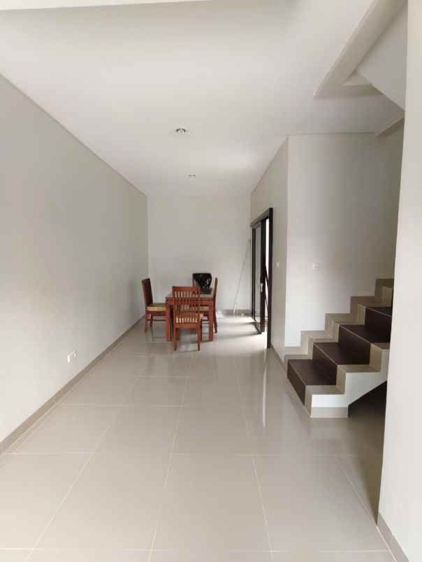 dijual rumah jl margahayu