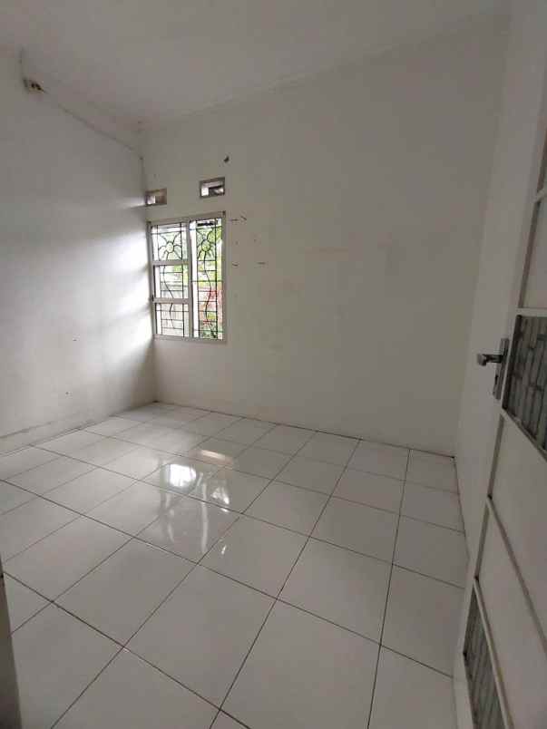 dijual rumah jl parpostel raya jati