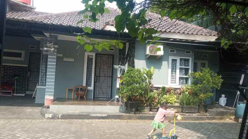 dijual rumah jl parpostel raya jati
