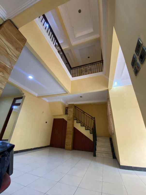 dijual rumah jl pondok bambu duren