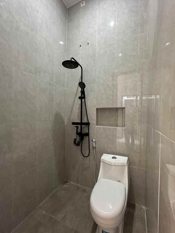 dijual rumah jl purbaya