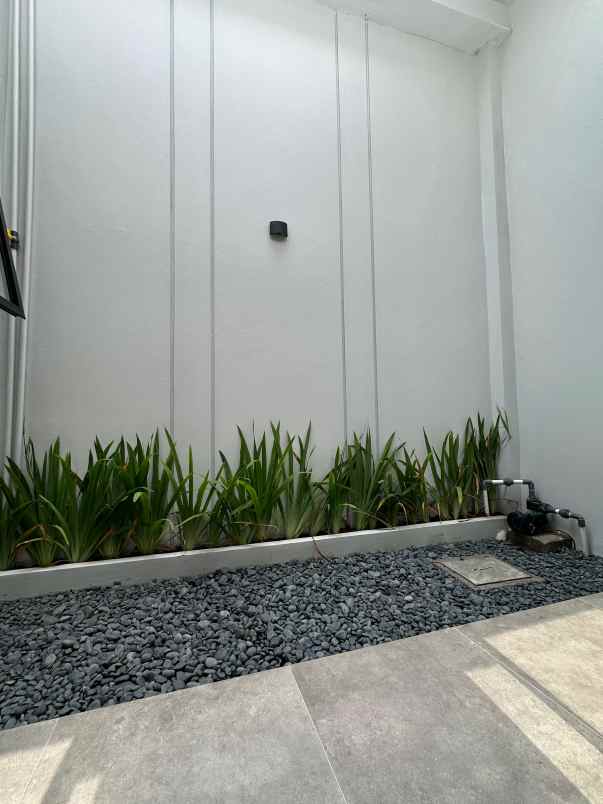 dijual rumah jl purbaya