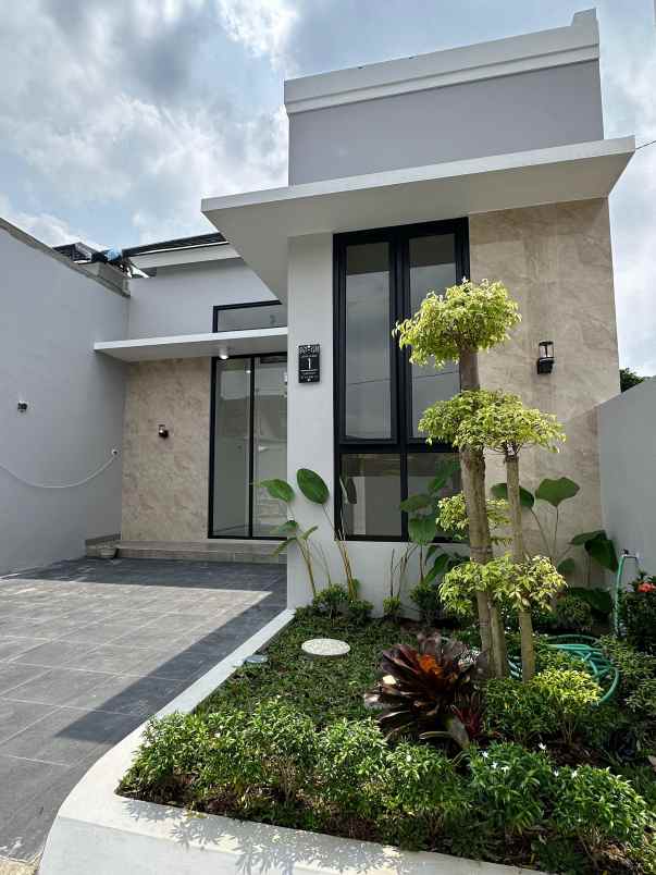dijual rumah jl purbaya