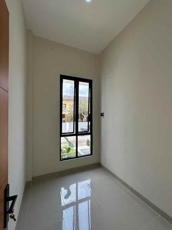 dijual rumah jl purbaya