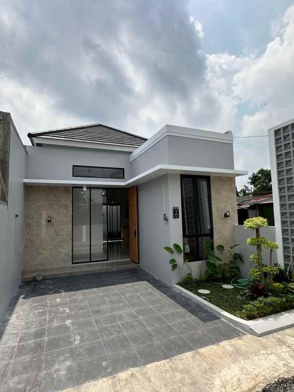 dijual rumah jl purbaya