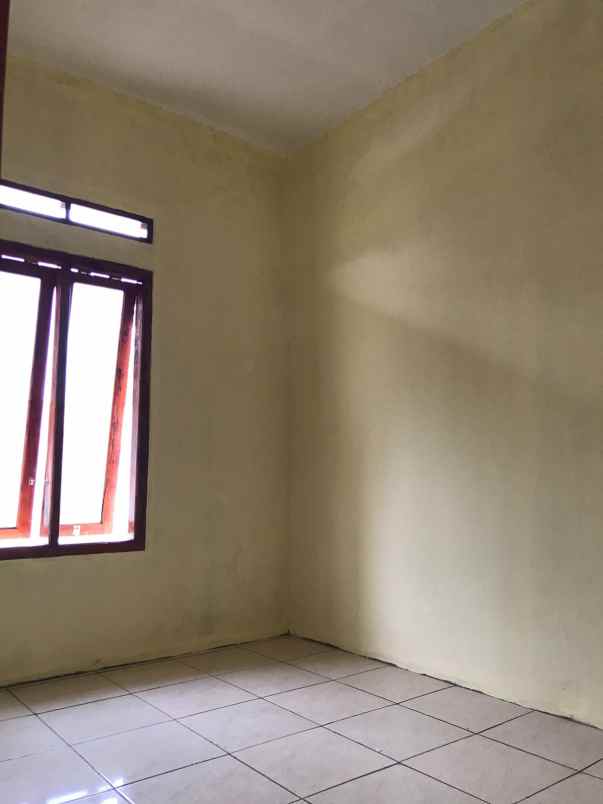 dijual rumah jl raya batok