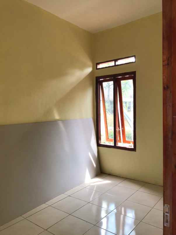 dijual rumah jl raya batok