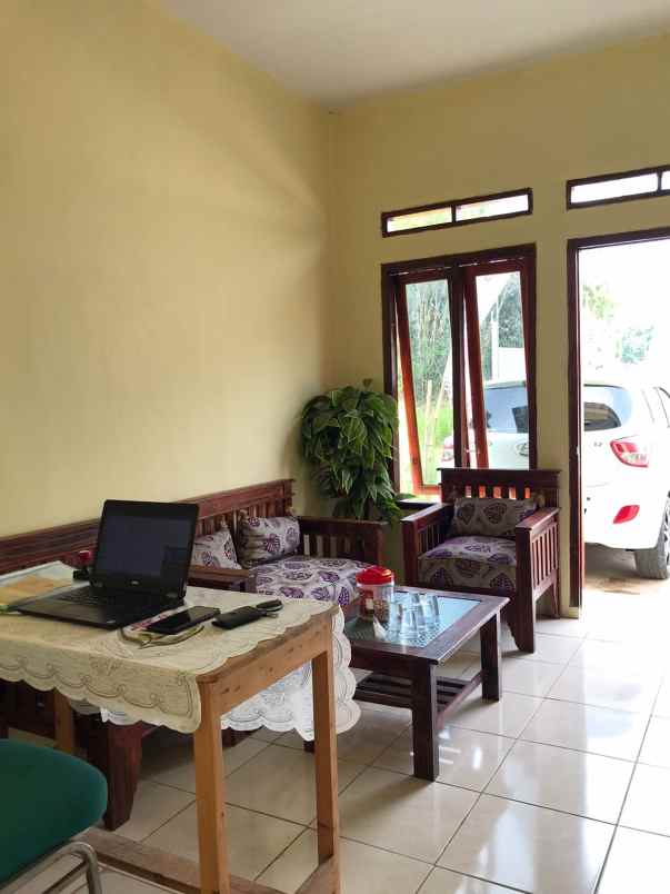 dijual rumah jl raya batok