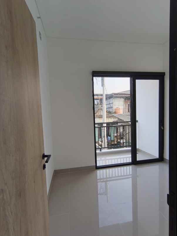 dijual rumah jl raya ciracas jakarta timur