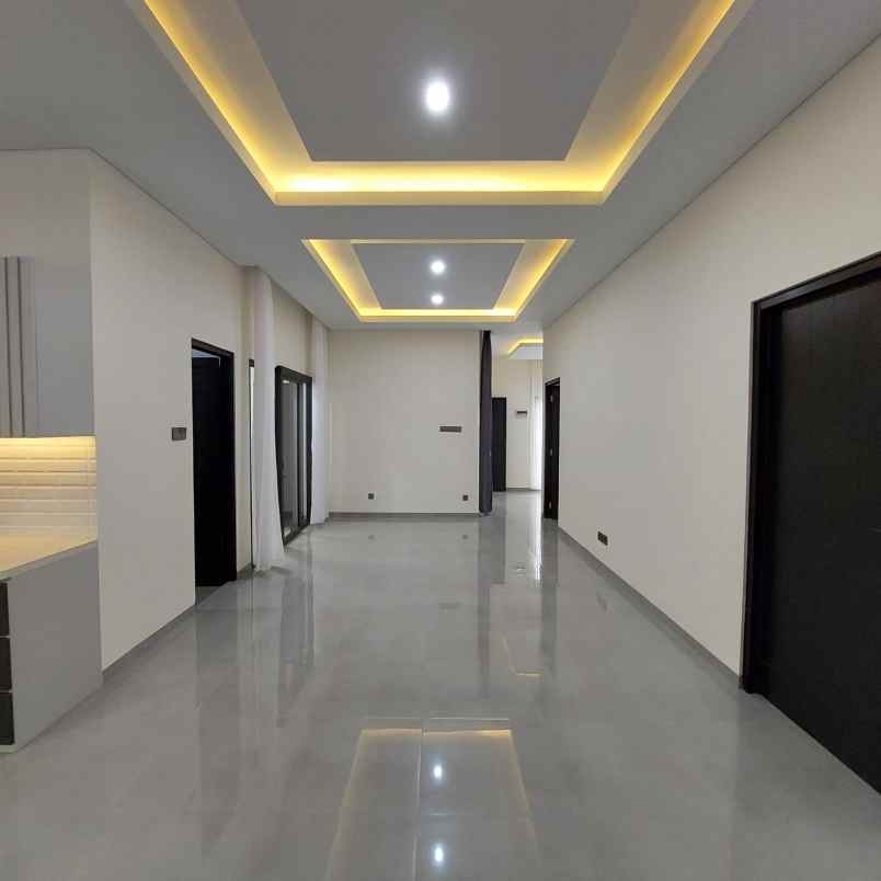 dijual rumah jl raya kopo