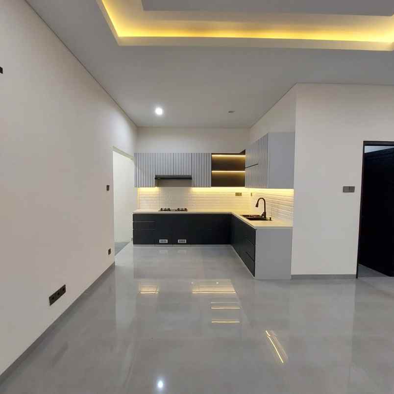 dijual rumah jl raya kopo