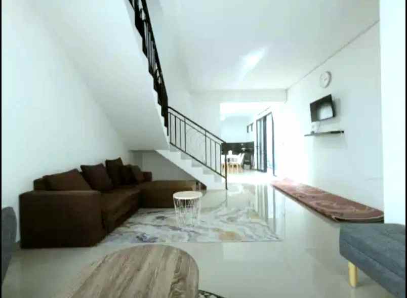 dijual rumah jl setiabudi regency