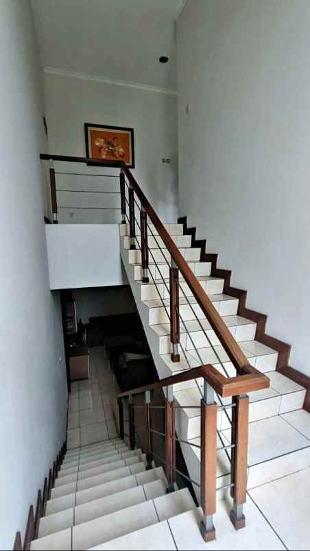 dijual rumah jl setraduta