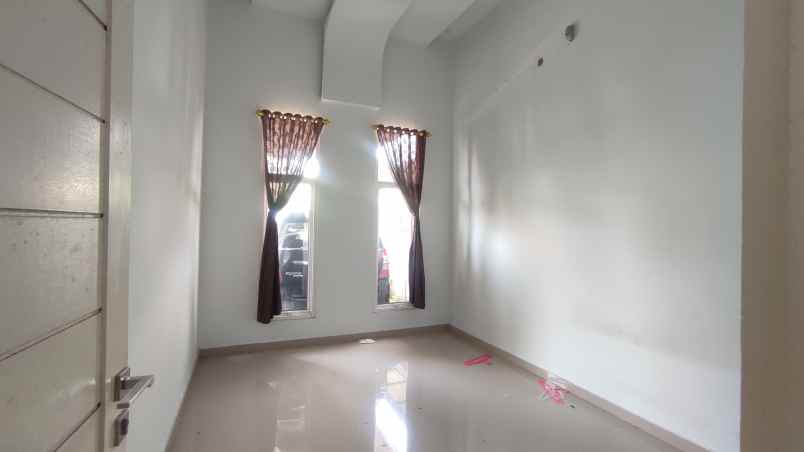 dijual rumah jl ujung pandang 1
