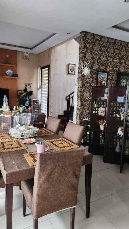 dijual rumah jl valeria boulevard
