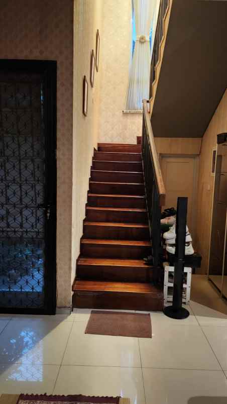 dijual rumah jl valeria boulevard
