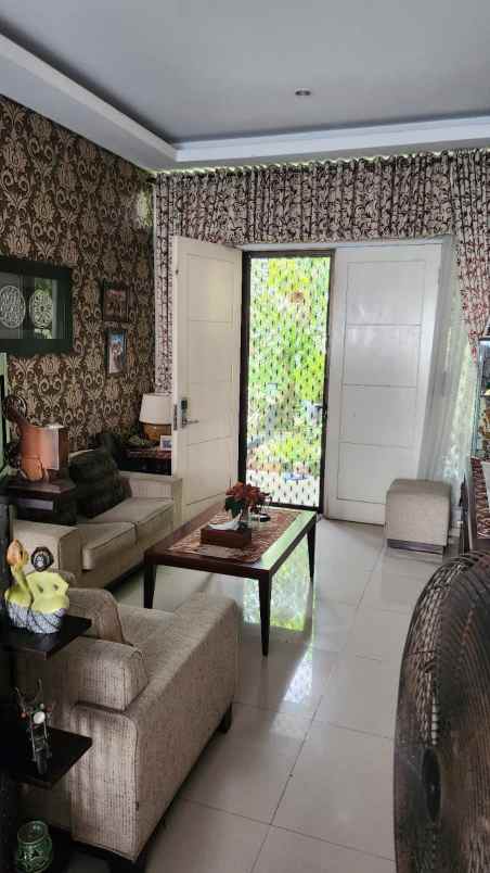 dijual rumah jl valeria boulevard