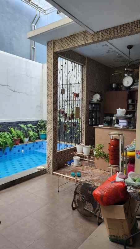 dijual rumah jl valeria boulevard