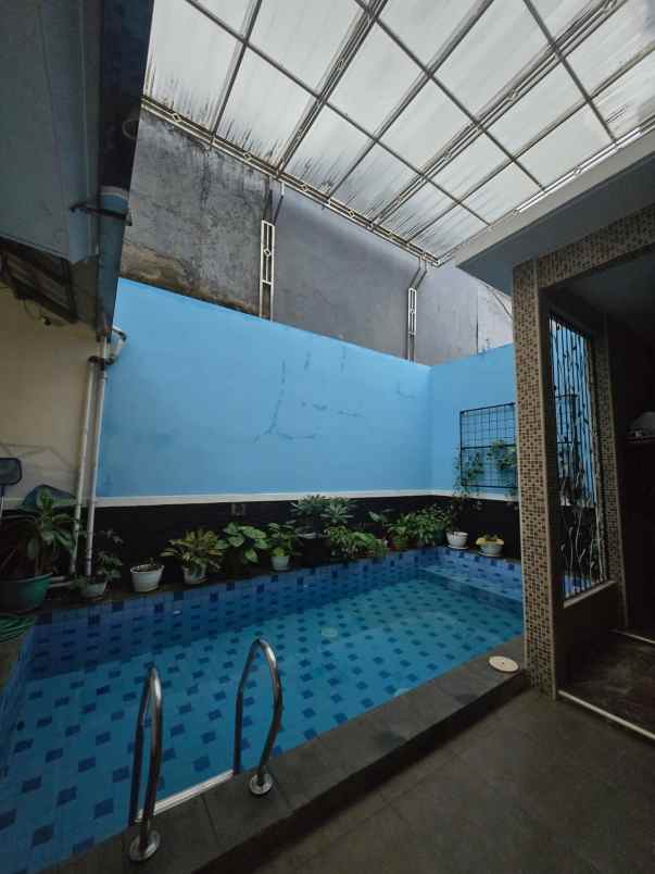 dijual rumah jl valeria boulevard