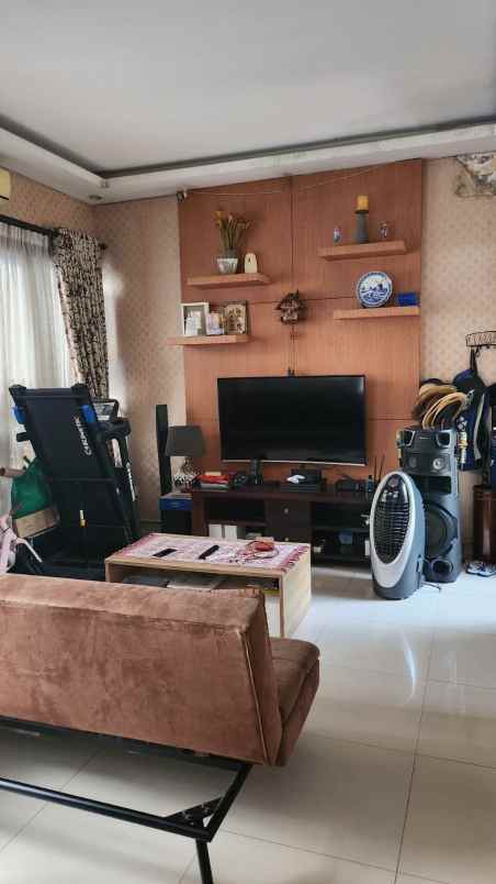 dijual rumah jl valeria boulevard