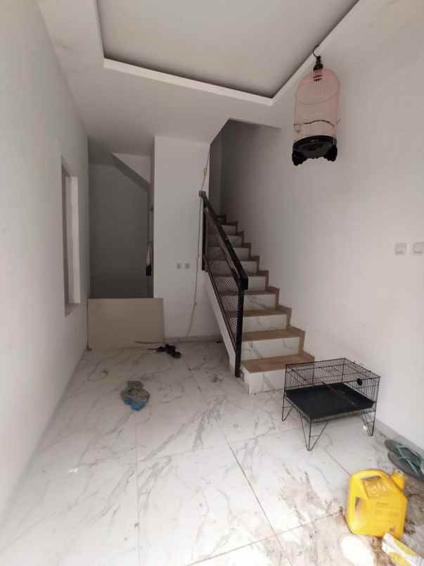 dijual rumah jln layur jatinegara kaum