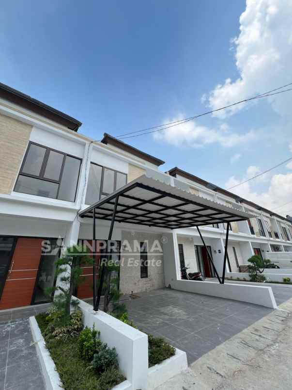 dijual rumah jln raya harjamukti cibubur