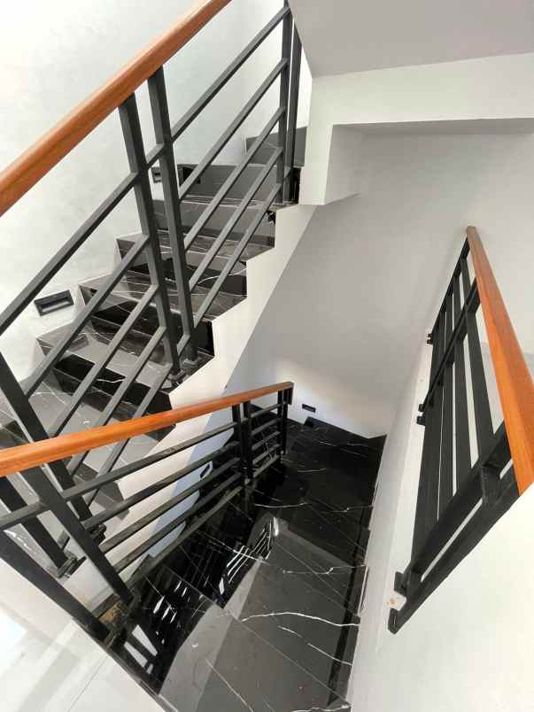 dijual rumah kalibata selatan