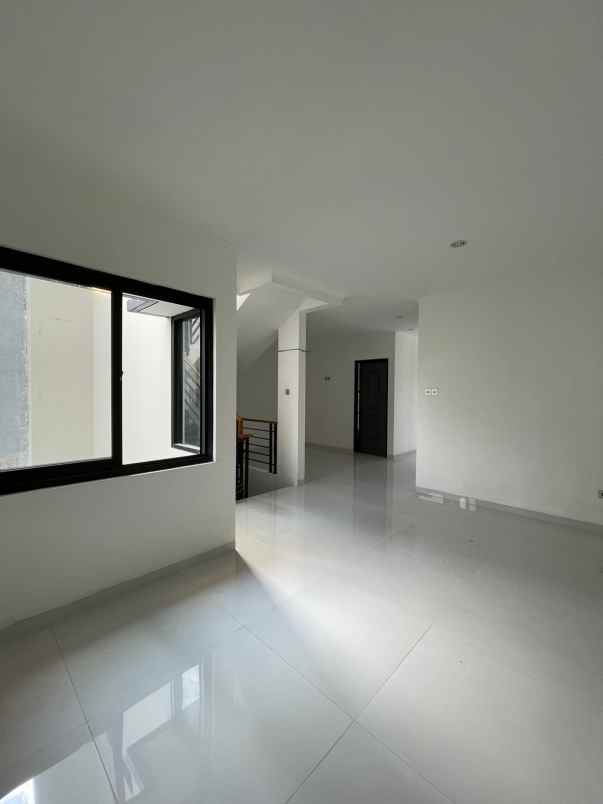 dijual rumah kalibata selatan