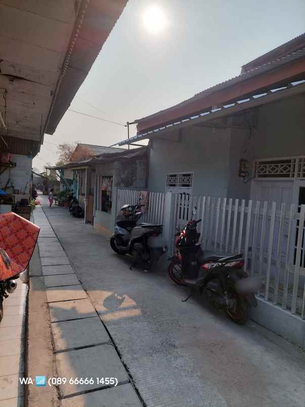 dijual rumah kampung belakang cimone