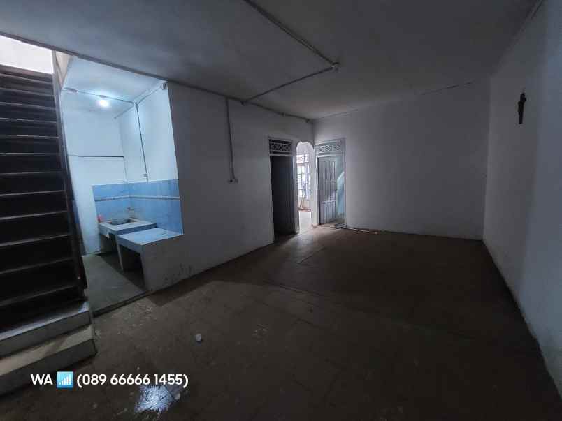 dijual rumah kampung belakang cimone