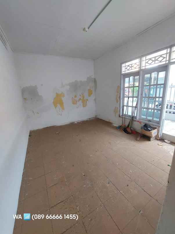 dijual rumah kampung belakang cimone