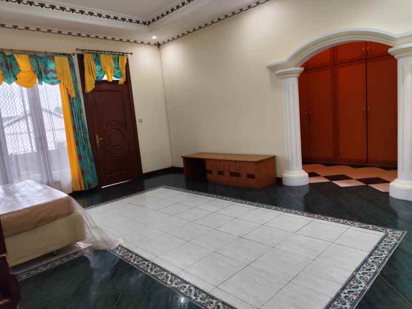 dijual rumah karang tengah