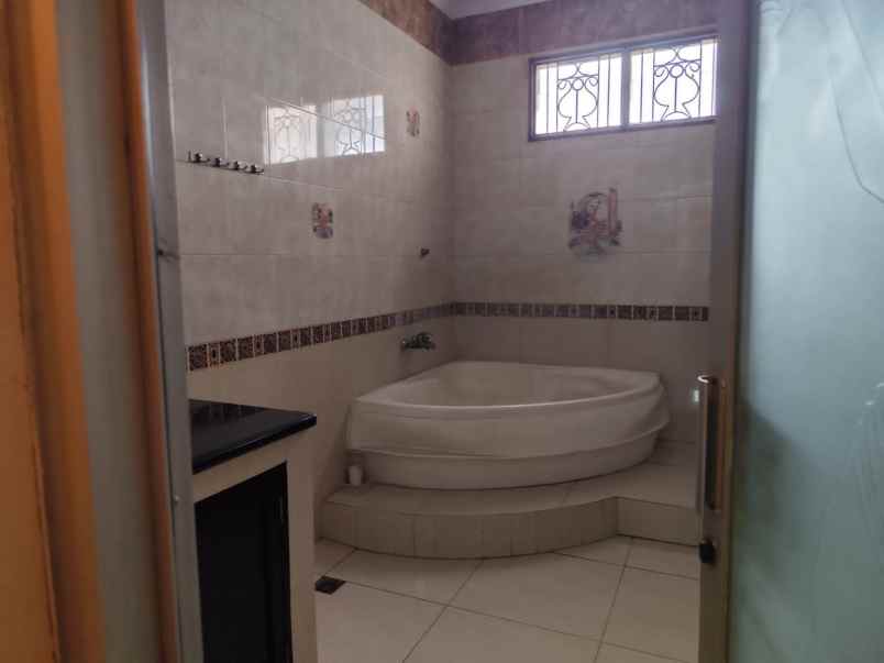 dijual rumah karang tengah