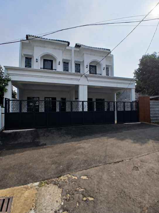 dijual rumah kav ui barat