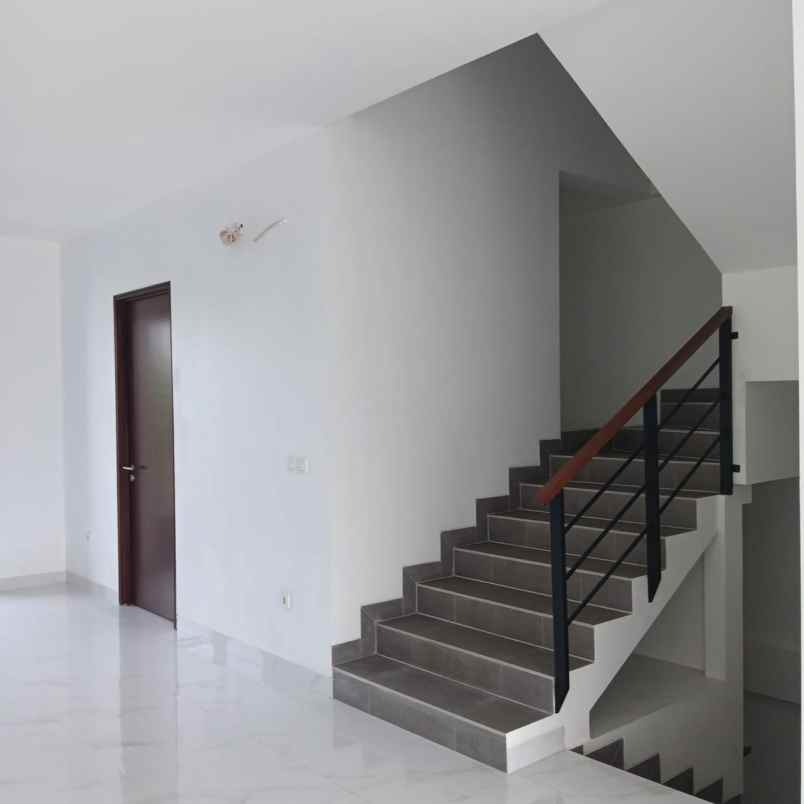 dijual rumah kebayoran lama