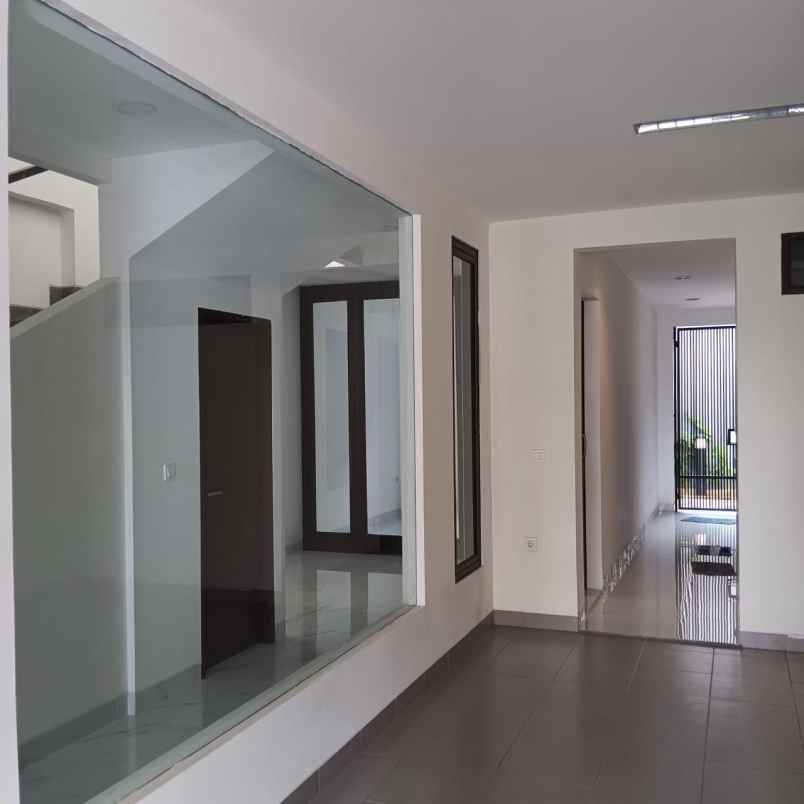 dijual rumah kebayoran lama