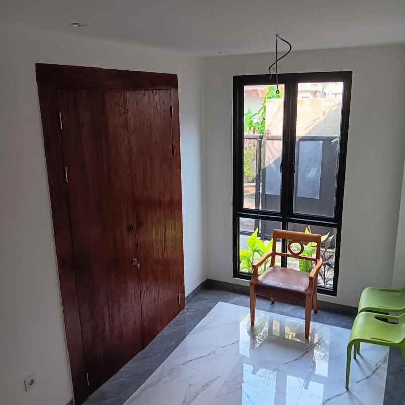 dijual rumah kebayoran lama