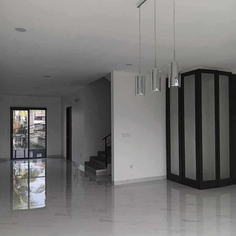 dijual rumah kebayoran lama