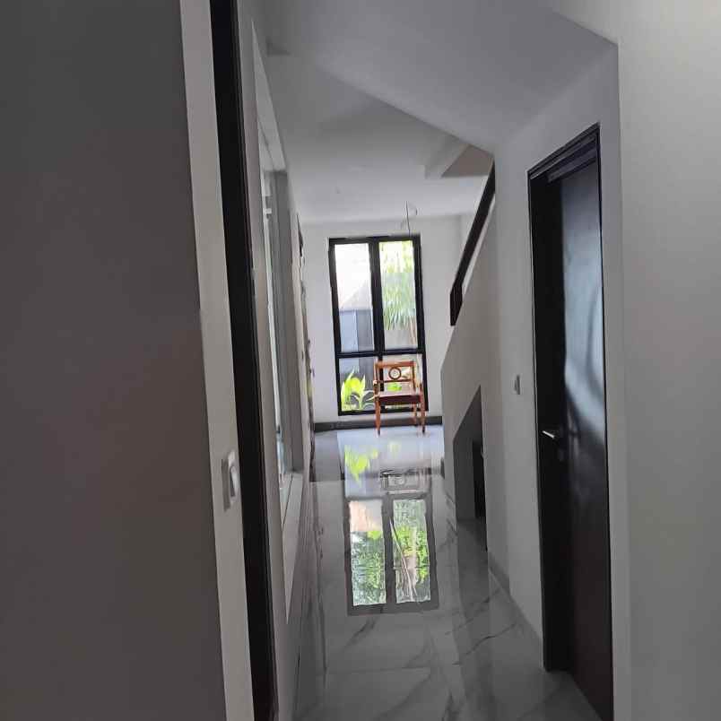 dijual rumah kebayoran lama