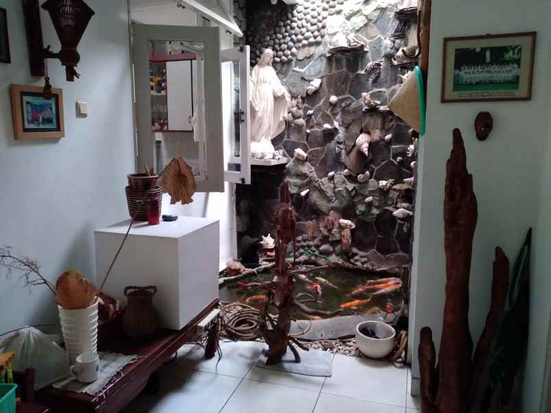 dijual rumah keluarga besar usaha kost 15 pintu