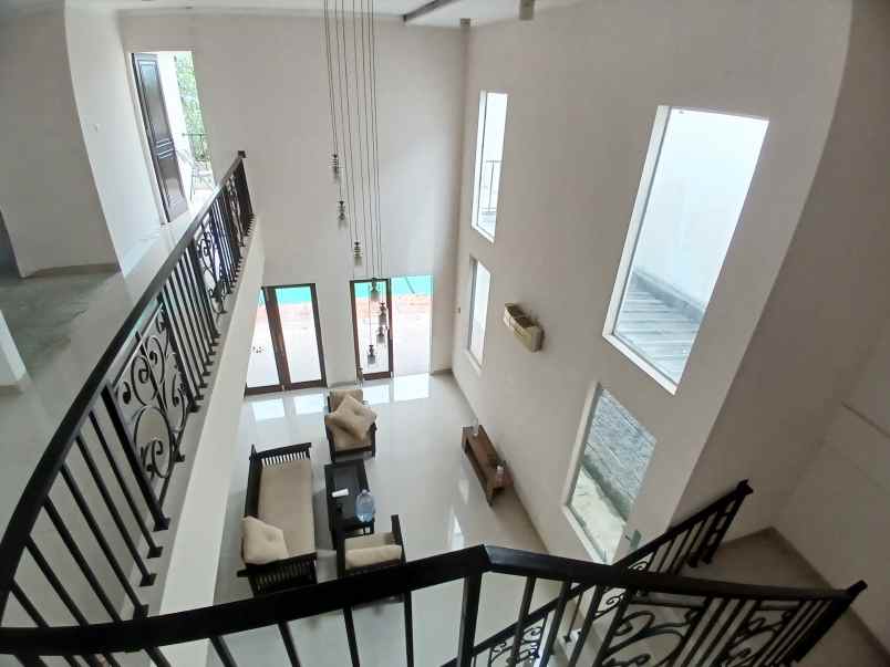 dijual rumah kemang barat