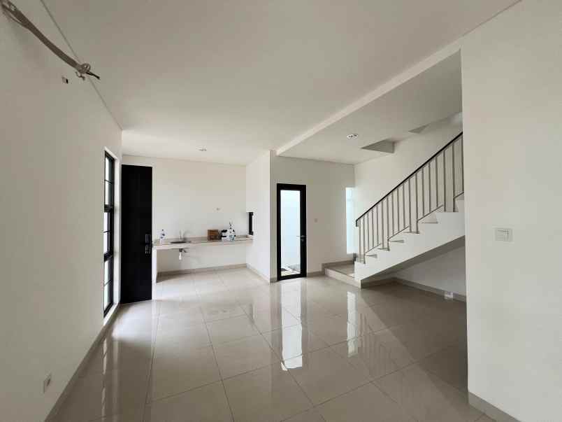 dijual rumah keppel land metland