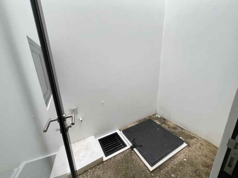 dijual rumah keppel land metland