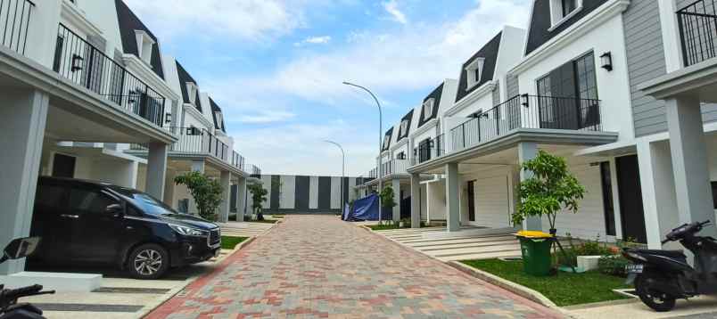 dijual rumah keppel land metland