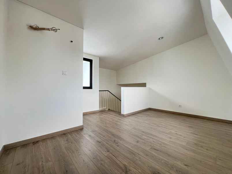 dijual rumah keppel land metland