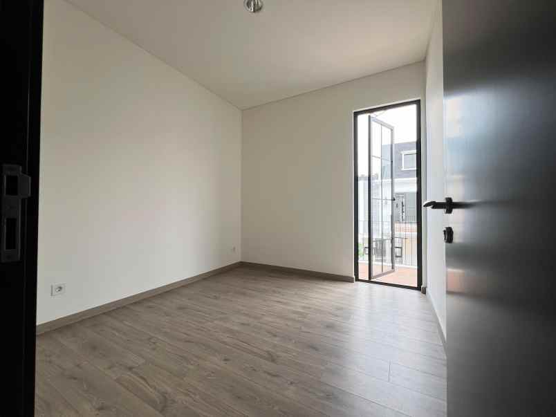 dijual rumah keppel land metland